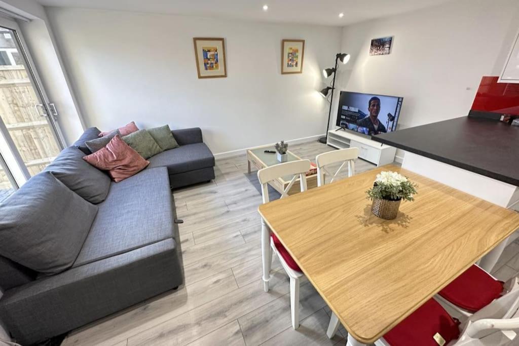 Charming New 2Br Detached House-Central Headington- Wi-Fi, Netflix, Top Location 牛津 外观 照片